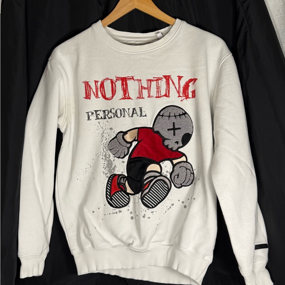 Focus Nothing Personal Embroidery size Medium White Graphic  Sweatshirt